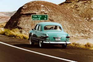How to Pick Your Road Trip Style...Some of our very favorite trips have been road trips. In fact, our very first trip we took together was a cross country drive. The only question is do you want a free-form or pre-planned style trip? #roadtrip #roadtripstyle