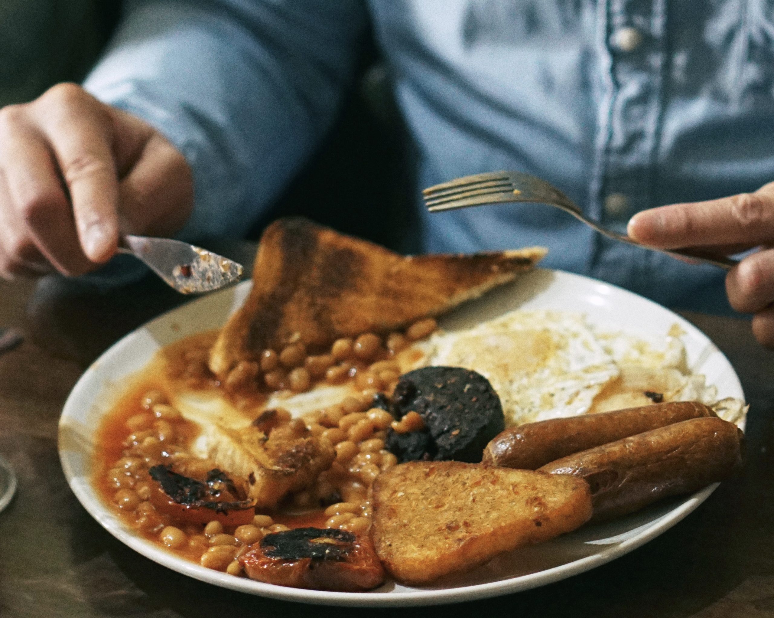 Recreating British Meals in America: British Expat Life #fullenglishbreakfast #sundayroastdinner #sausagerolls #fishandchips #bangersandmash #steakandkidneypie